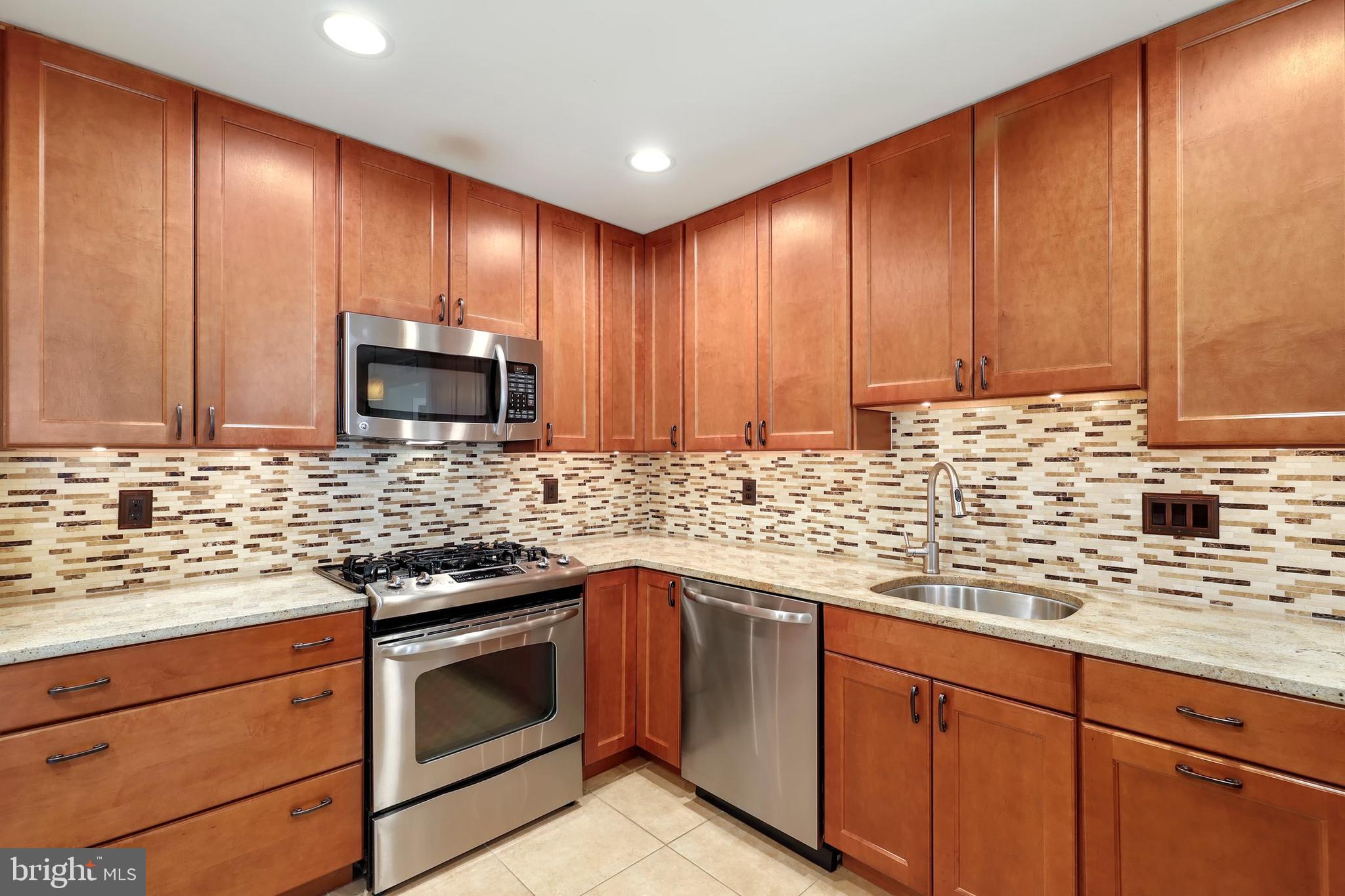 11 North Hilltop Road Baltimore, MD 21228 - Photo 13 of 37