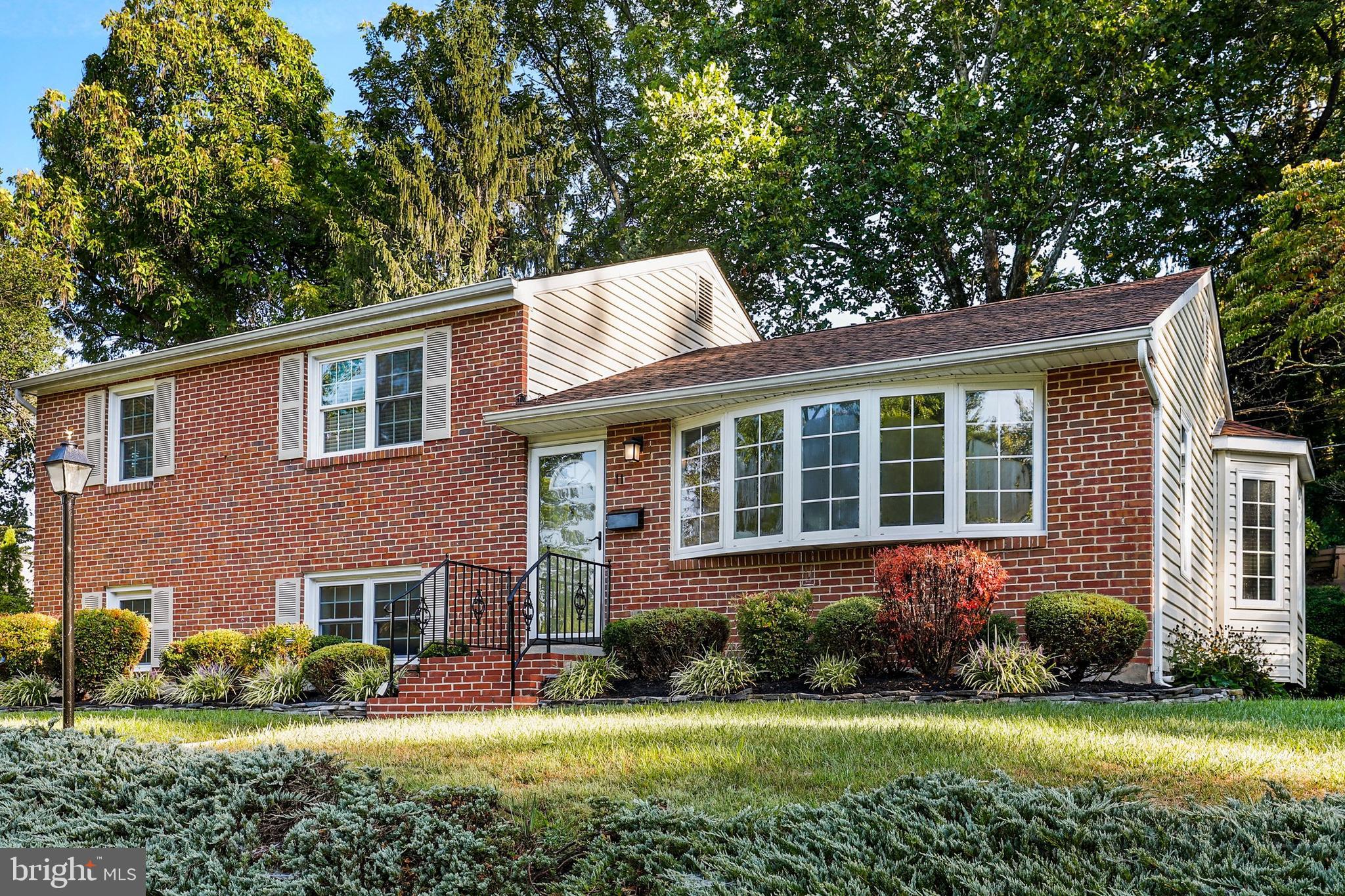 11 North Hilltop Road Baltimore, MD 21228 - Photo 3 of 37