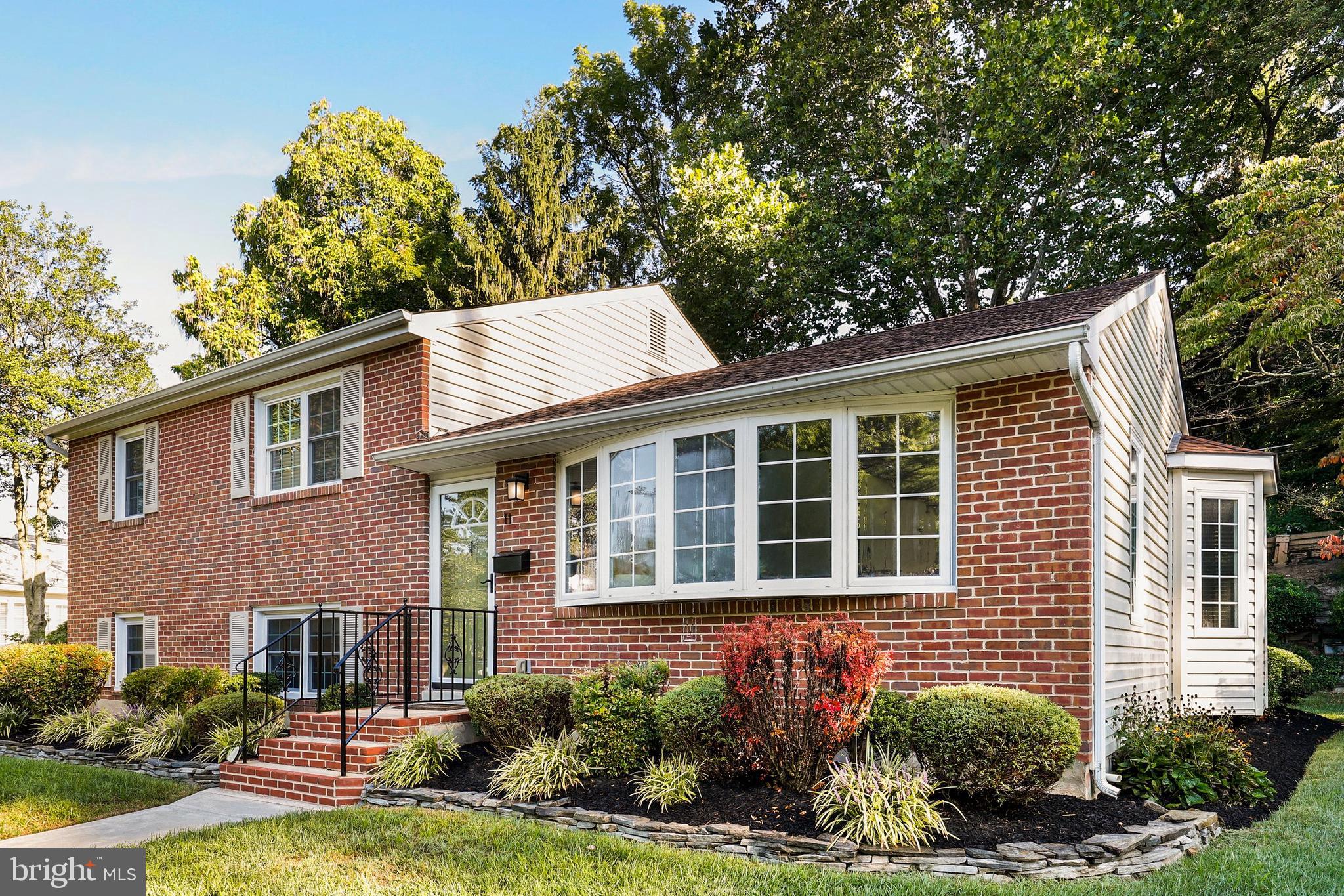 11 North Hilltop Road Baltimore, MD 21228 - Photo 5 of 37
