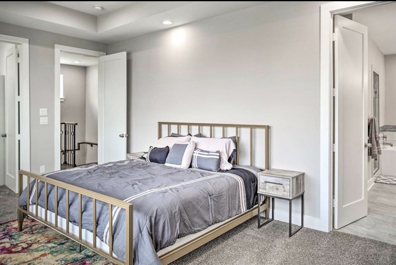 6403 Bowling Green Street Houston, TX 77021 - Photo 12 of 31 a bedroom with a bed and a table