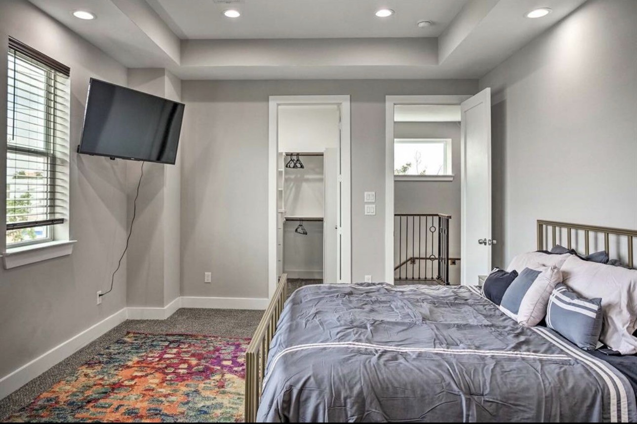 6403 Bowling Green Street Houston, TX 77021 - Photo 14 of 31 a bedroom with a bed and a flat screen tv