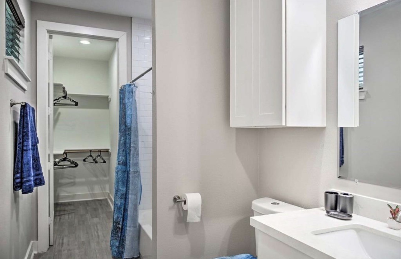 6403 Bowling Green Street Houston, TX 77021 - Photo 20 of 31 a bathroom with a sink toilet and shower
