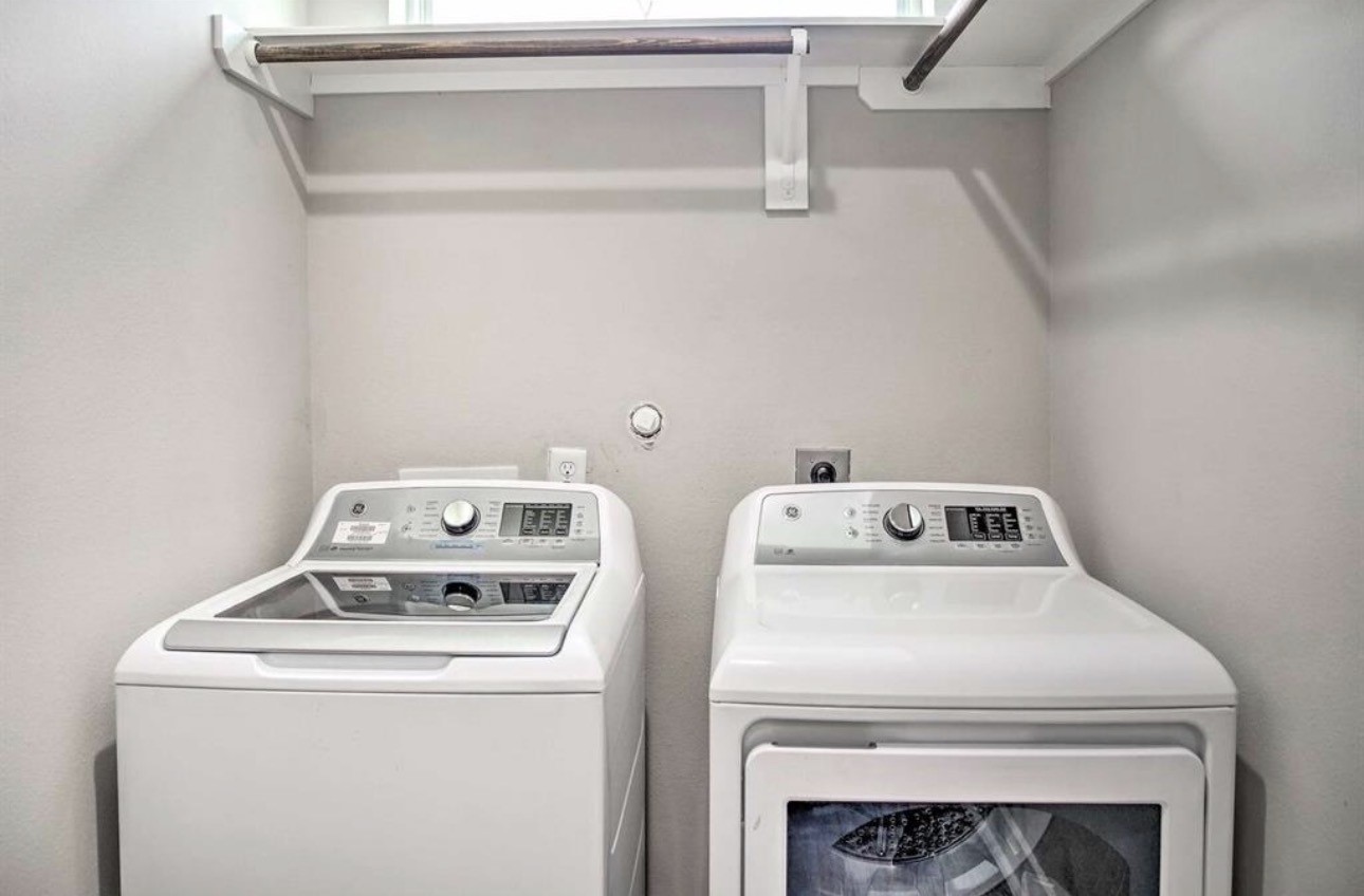 6403 Bowling Green Street Houston, TX 77021 - Photo 29 of 31 a utility room with dryer and washer