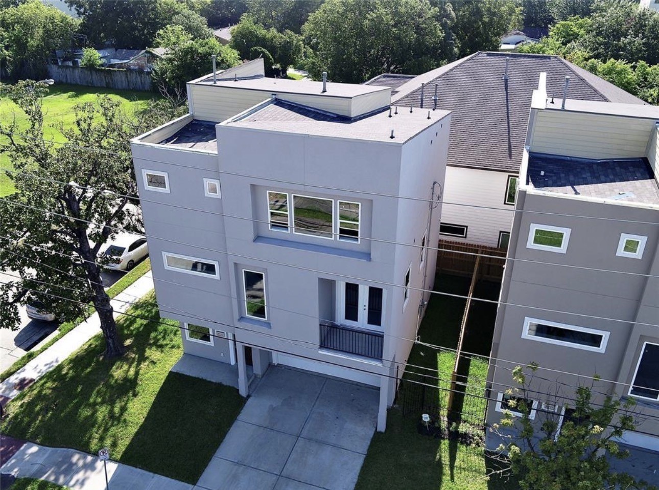 6403 Bowling Green Street Houston, TX 77021 - Photo 30 of 31 a aerial view of a house with a yard