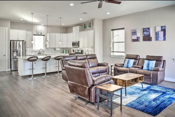 $455,000 | 6403 Bowling Green Street, Houston, TX 77021