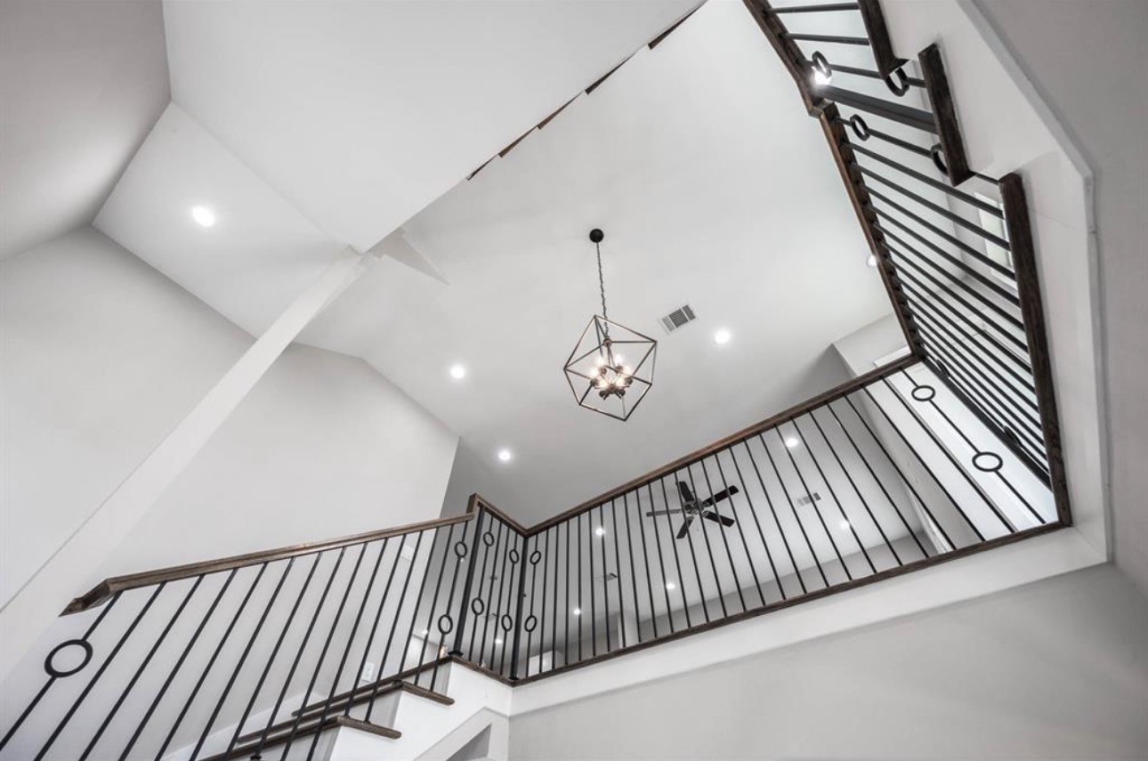 6403 Bowling Green Street Houston, TX 77021 - Photo 6 of 31 a view of a hallway with staircase
