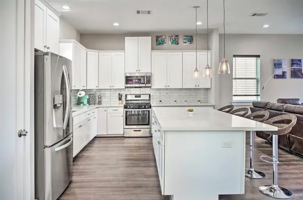 $455,000 | 6403 Bowling Green Street, Houston, TX 77021