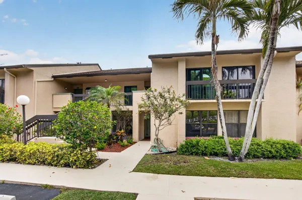 $225,000 | 5021 Oakhill Lane, Unit 114, Delray Beach, FL 33484