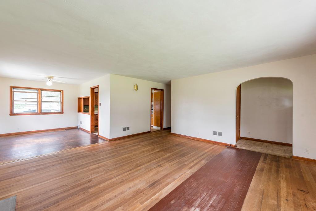 618 North Oplaine Road Waukegan, IL 60085 - Photo 7 of 30 Gallery Image 7