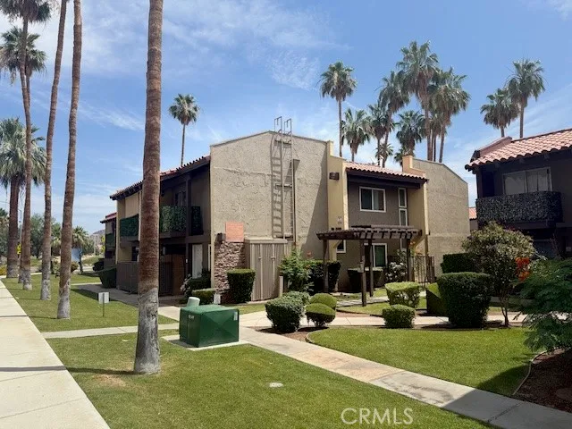 $2,595 | 51020 Eisenhower Drive, Unit 25, La Quinta, CA 92253