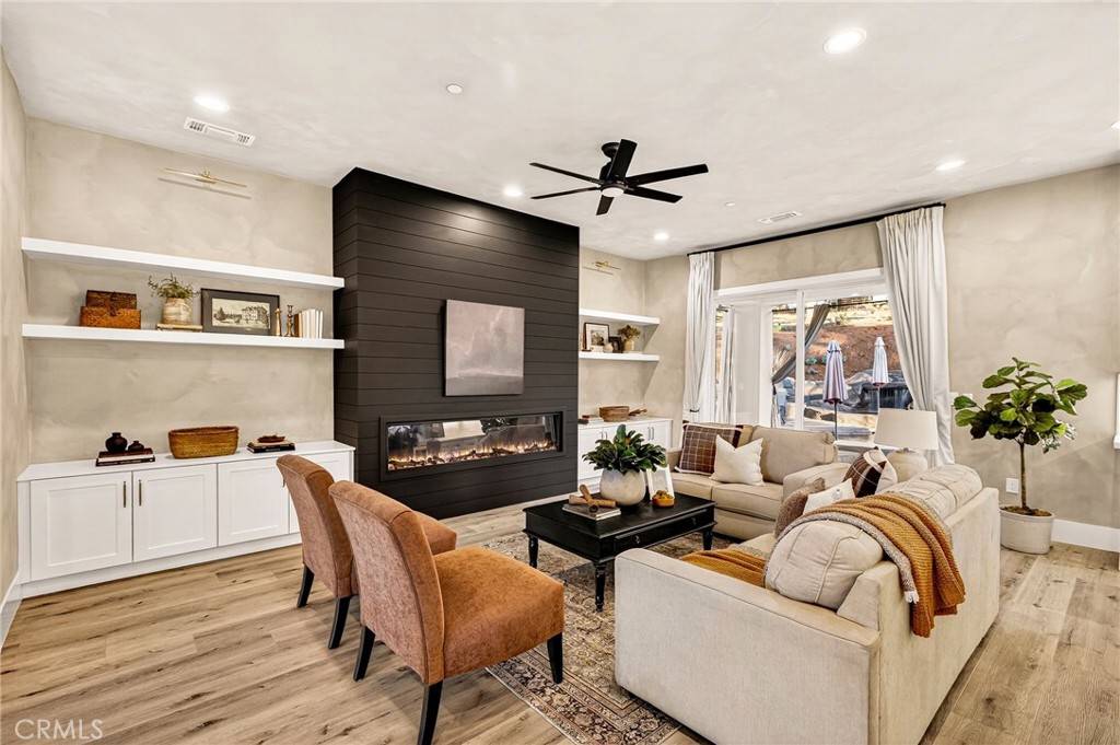 5772 Acorn Ridge Drive Paradise, CA 95969 - Photo 11 of 59 a living room with furniture and a flat screen tv