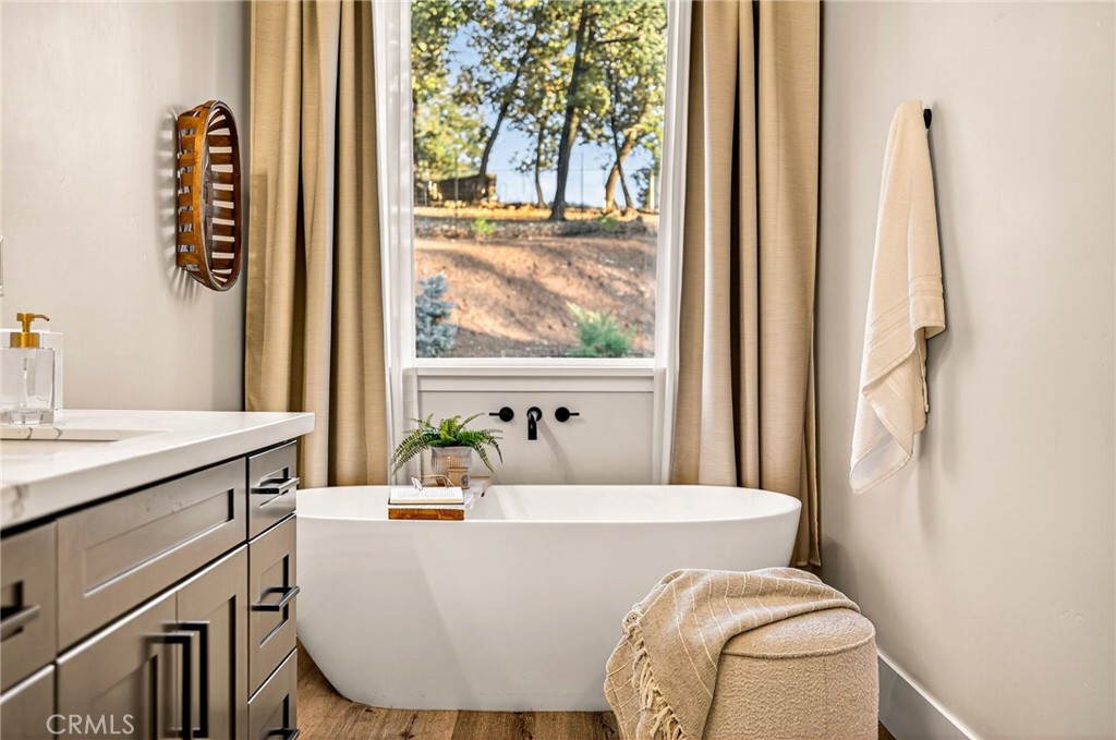 5772 Acorn Ridge Drive Paradise, CA 95969 - Photo 29 of 59 a living room with a couch and a table