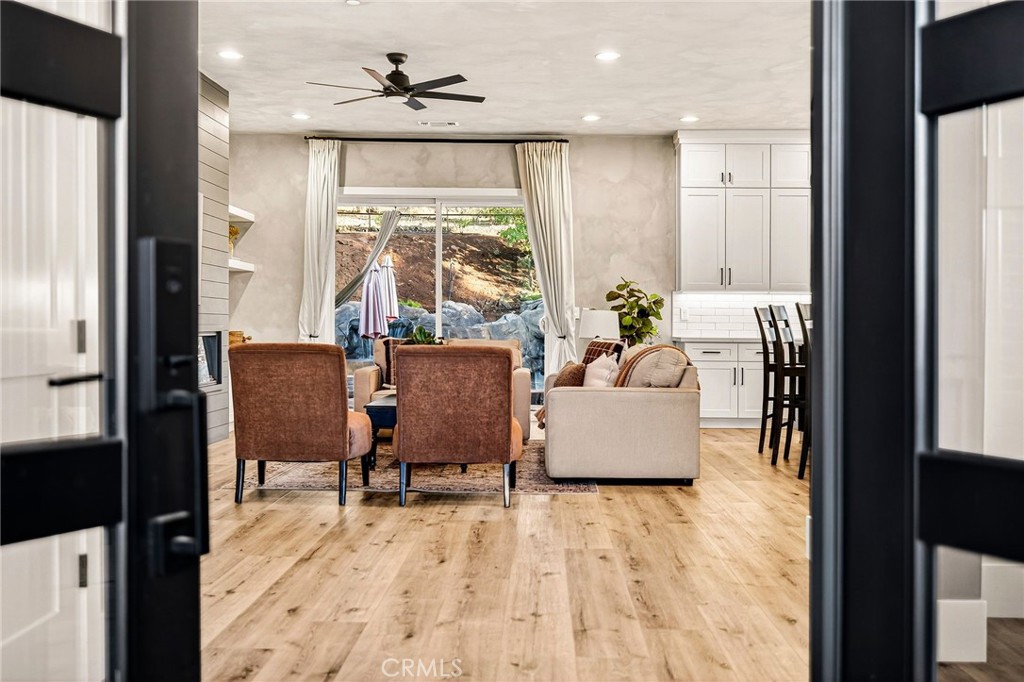 5772 Acorn Ridge Drive Paradise, CA 95969 - Photo 9 of 59 a living room with furniture and a large window