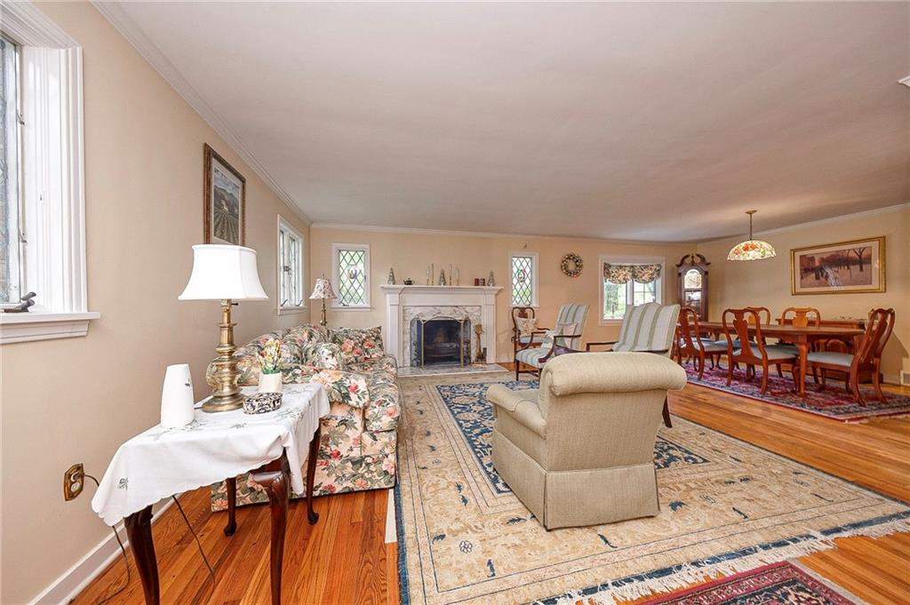 100 Cascade Road Pittsburgh, PA 15221 - Photo 5 of 30 The living room measures an impressive 24 by 21 feet.