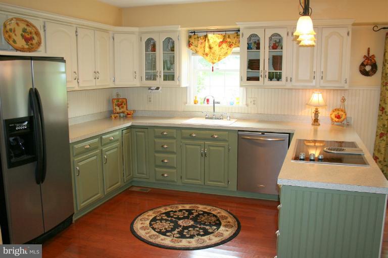 3005 Jackson Ridge Court Phoenix, MD 21131 - Photo 1 of 22 a kitchen with a sink a stove and cabinets
