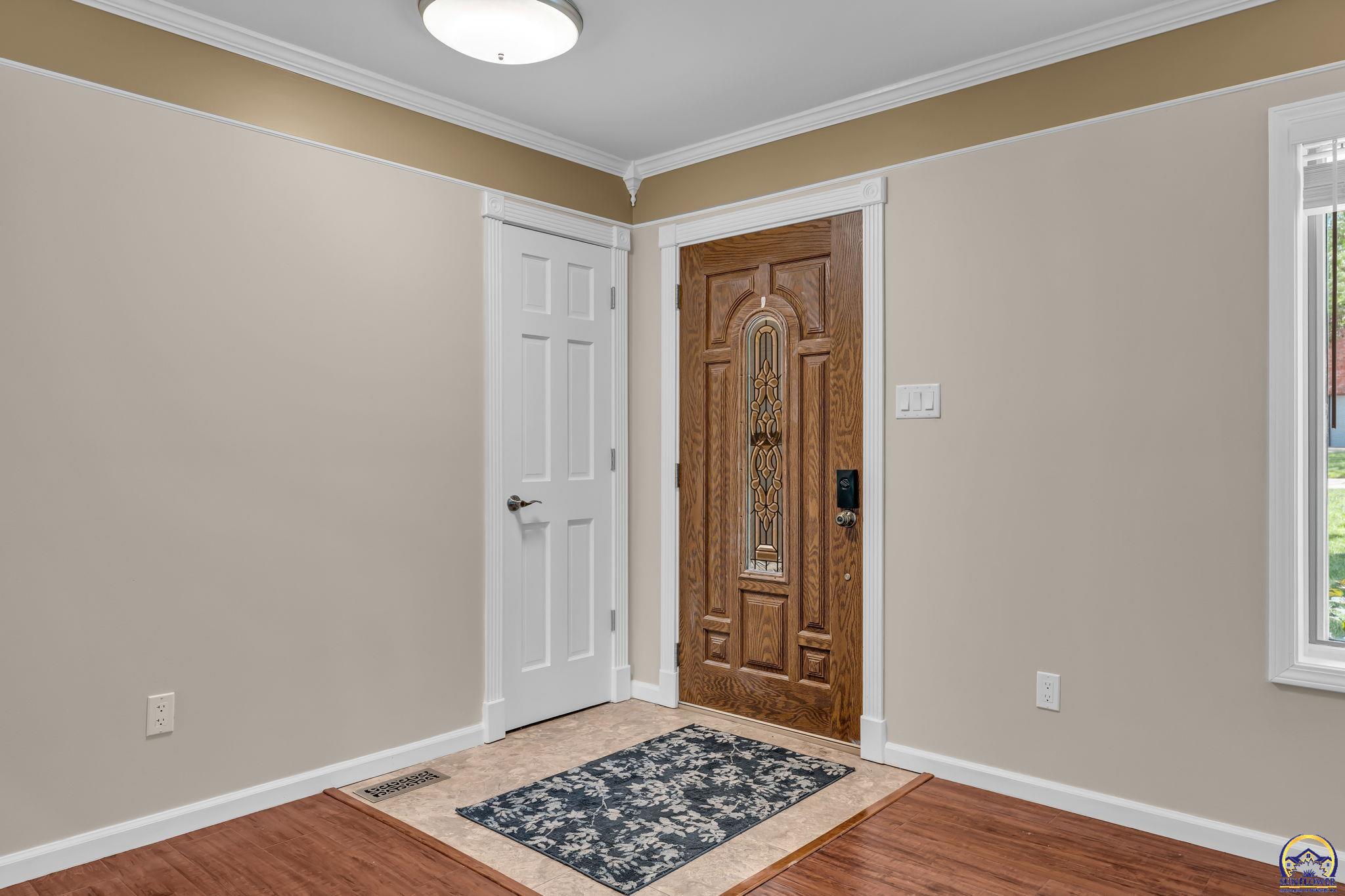 3725 Southwest Kings Forest Road Topeka, KS 66610 - Photo 8 of 52