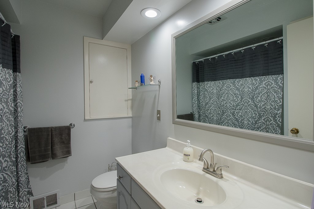 30425 Vineyard Road Willowick, OH 44095 - Photo 8 of 22 The main bathroom has been recently updated as well. This space provides everything you need to get ready for the day! Check out the large medicine cabinet at the showing!