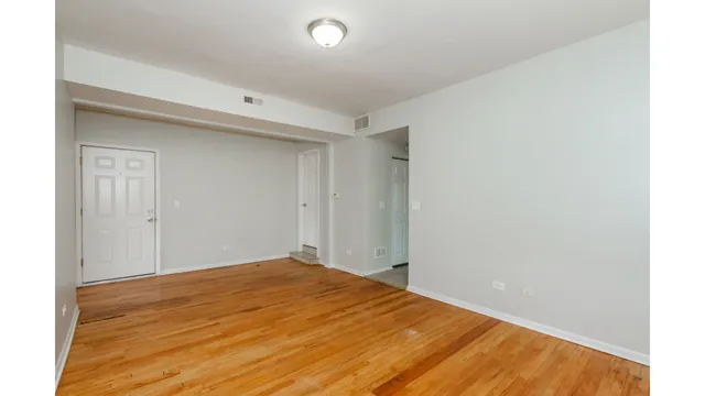 $1,700 | 3734 West Lawrence Avenue, Unit 3, Chicago, IL 60625