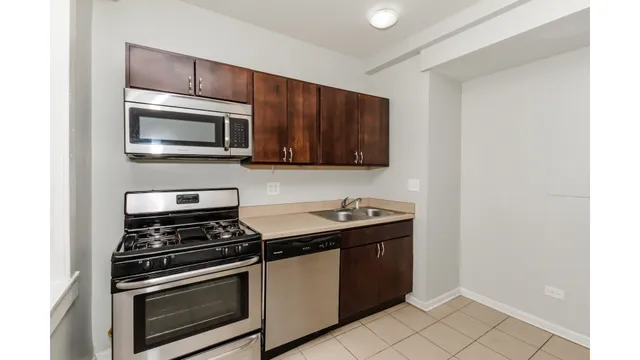 $1,700 | 3734 West Lawrence Avenue, Unit 3, Chicago, IL 60625