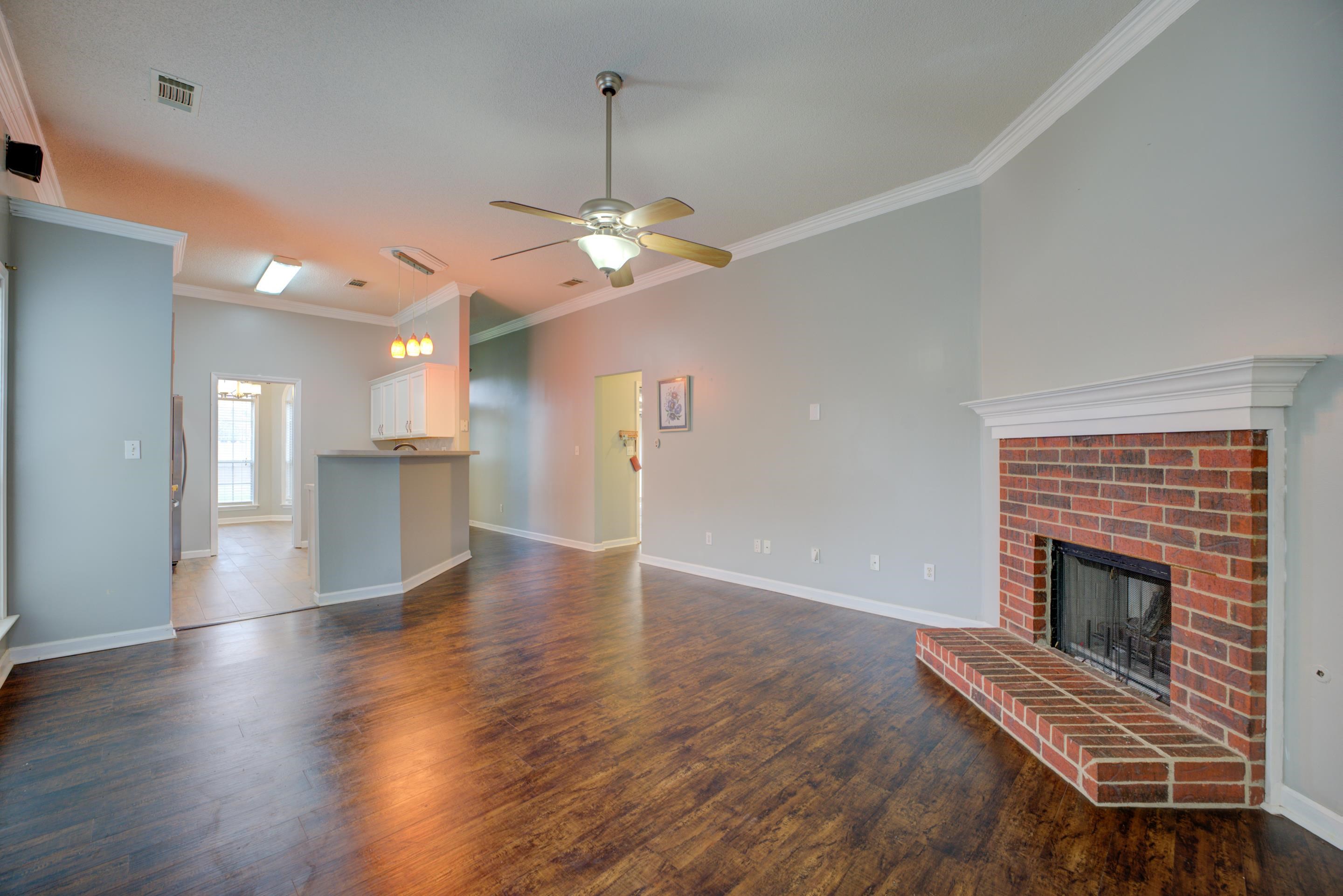 459 North Ericson Road Memphis, TN 38018 - Photo 3 of 27 Sit back and relax in the warm and inviting great room.