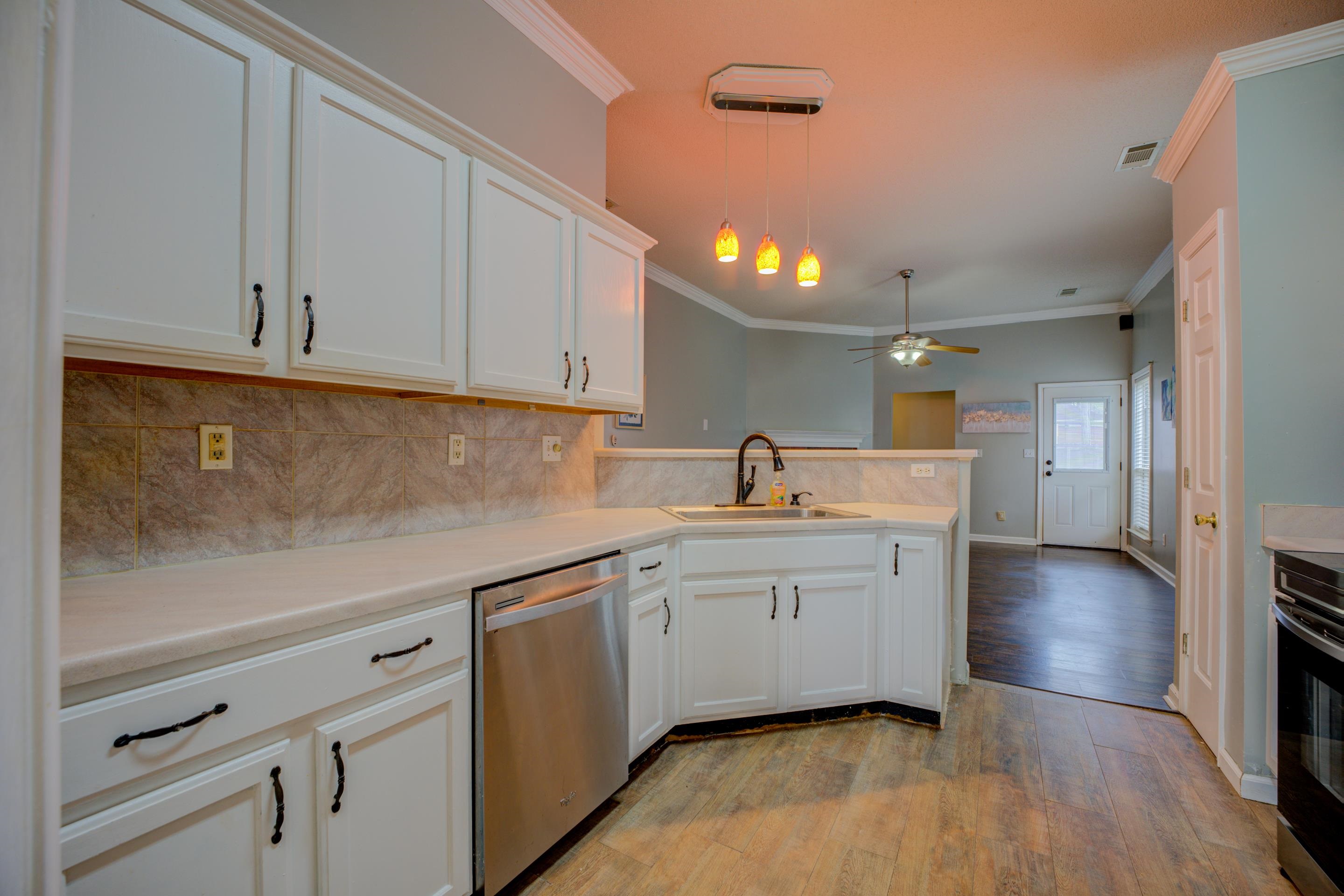 459 North Ericson Road Memphis, TN 38018 - Photo 6 of 27 Prepare delicious meals in the eat-in kitchen complete with stainless steel appliances.