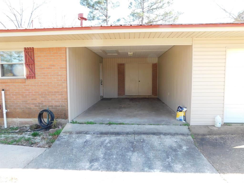 214 Springhill Airport Road Springhill, LA 71075 - Photo 4 of 32 a view of a garage with a sink