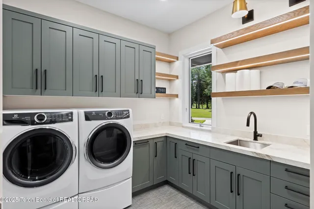 $18,900,000 | 6625 North Lower Cascade Drive, Jackson, WY 83001