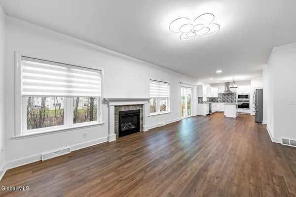 $695,999 | 22 Bergen Place, Niskayuna, NY 12309
