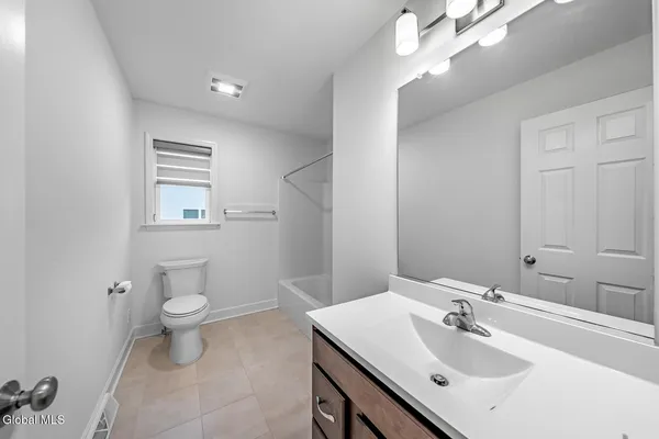 $695,999 | 22 Bergen Place, Niskayuna, NY 12309