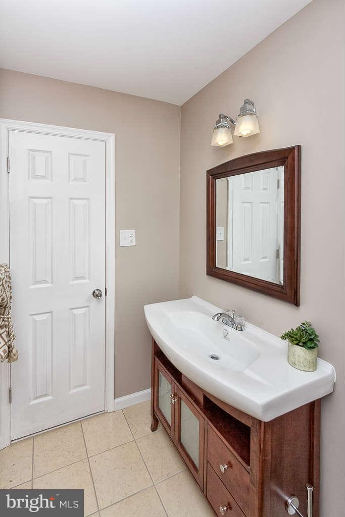 1102 Sedgewood Road Baltimore, MD 21229 - Photo 22 of 30 Bath