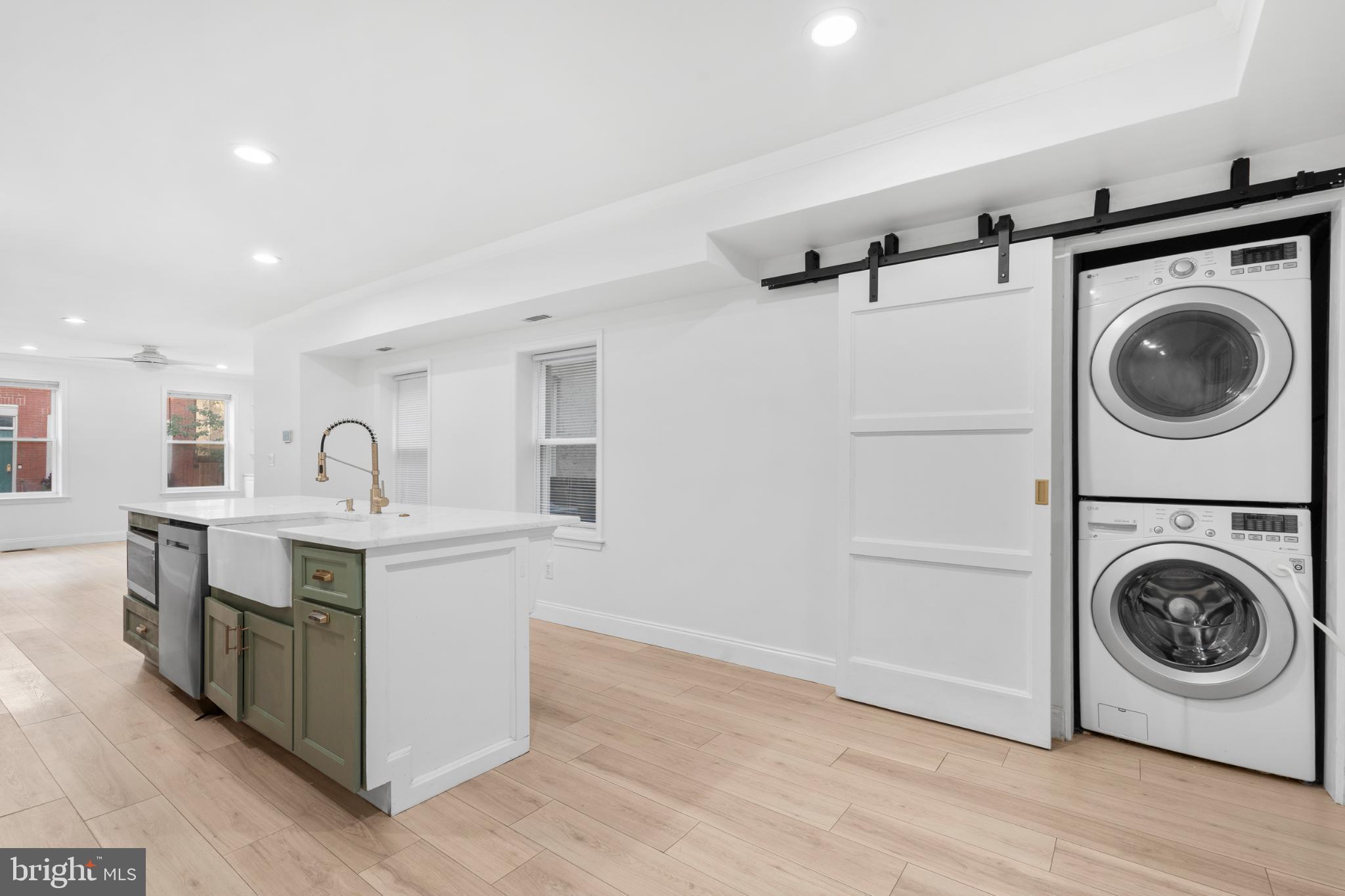 944 North Randolph Street Philadelphia, PA 19123 - Photo 7 of 26 a view of living room with washer and dryer