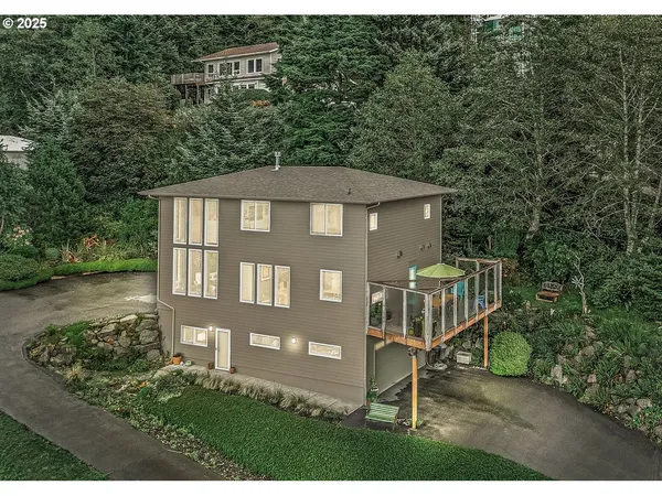 $1,099,000 | 121 Greenhill Drive, Yachats, OR 97498