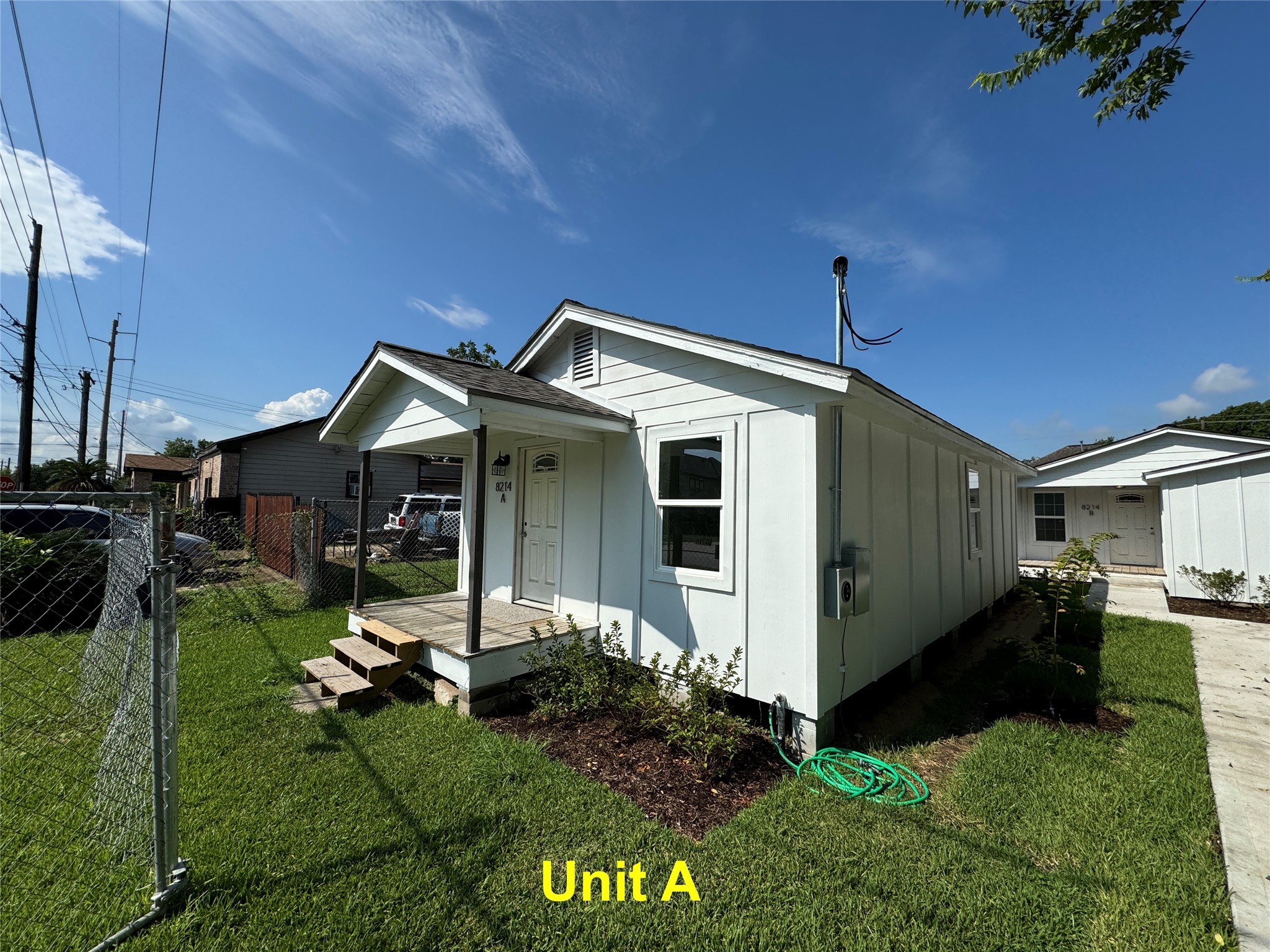 a view of a house with backyard