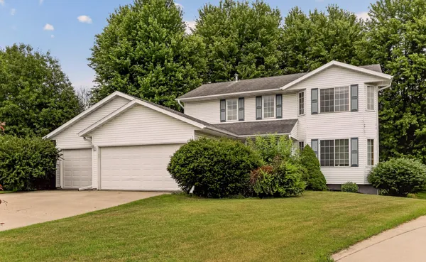 $484,900 | 931 Pine Court Northeast, Pine Island, MN 55963