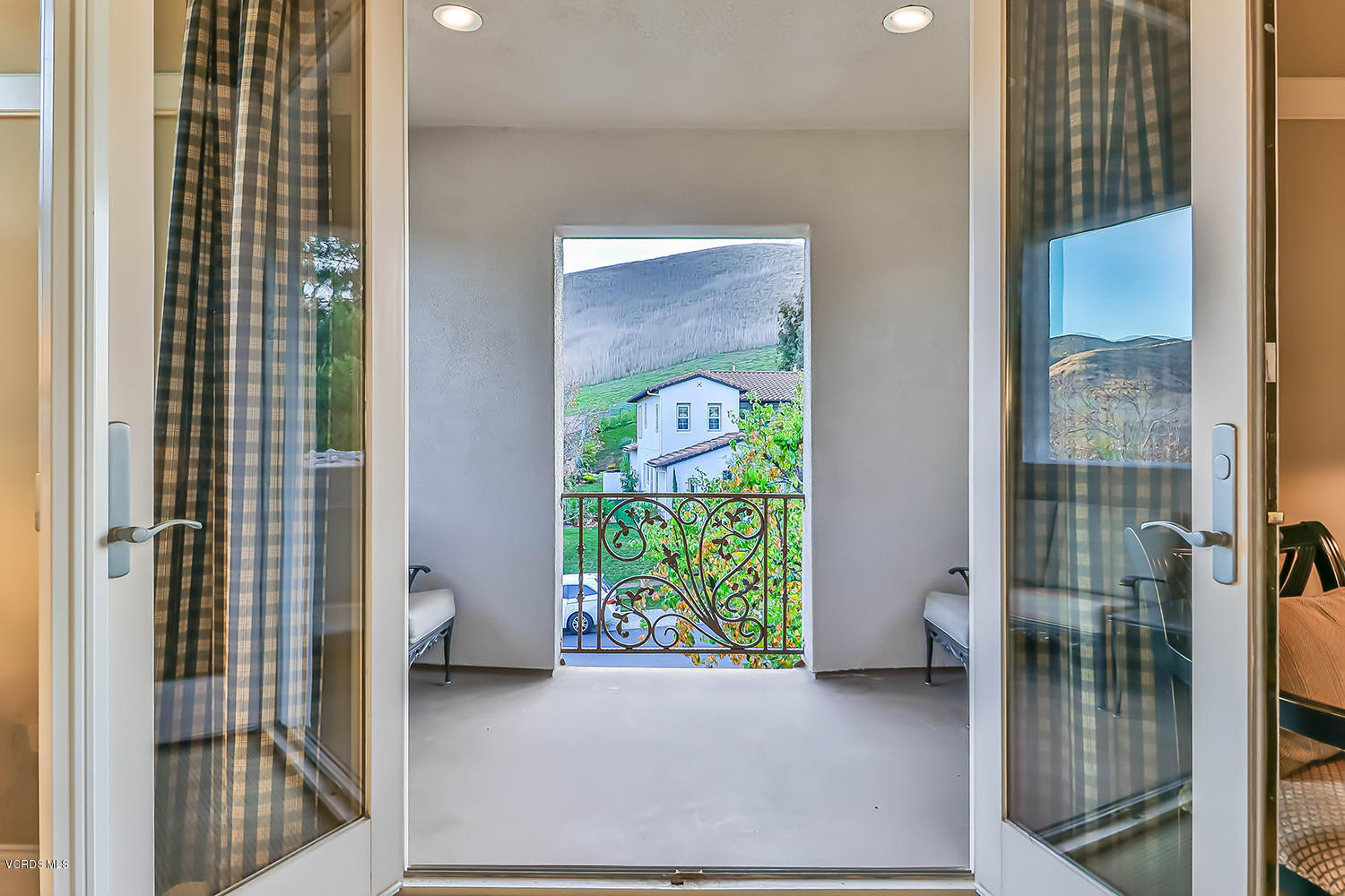 457 Vineyard Drive Simi Valley, CA 93065 - Photo 28 of 65 jGuest Suite1-3