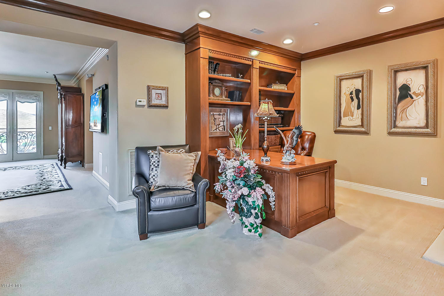 457 Vineyard Drive Simi Valley, CA 93065 - Photo 36 of 65 a living room with furniture