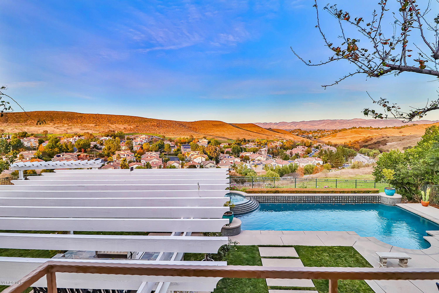 457 Vineyard Drive Simi Valley, CA 93065 - Photo 48 of 65 oMaster Suite13