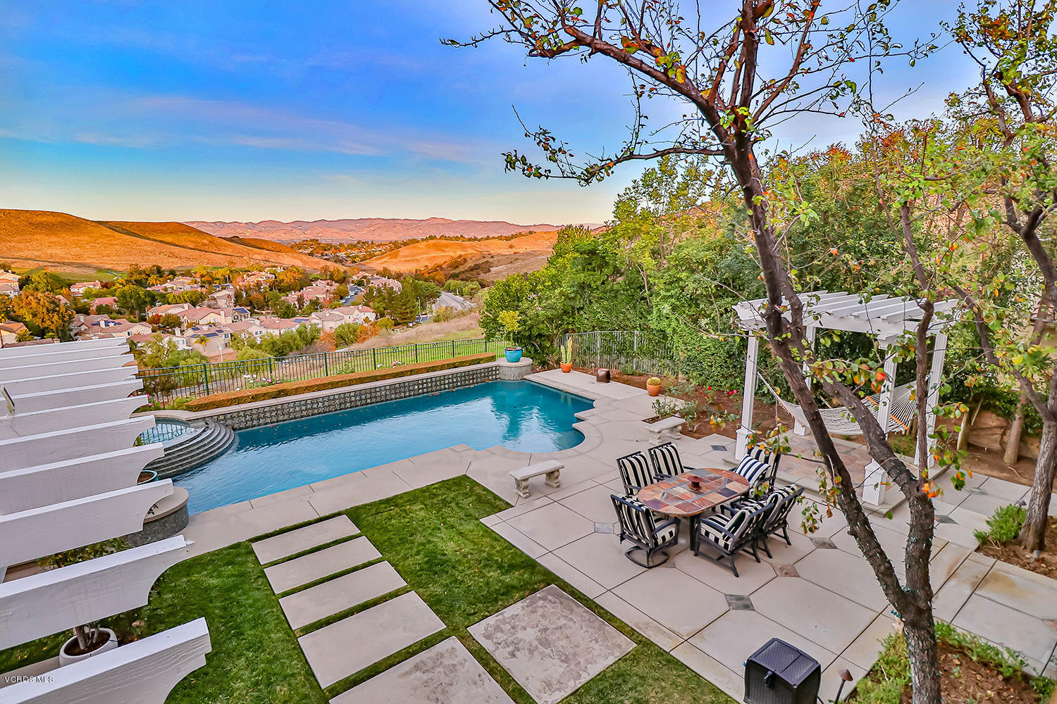 457 Vineyard Drive Simi Valley, CA 93065 - Photo 49 of 65 oMaster Suite14