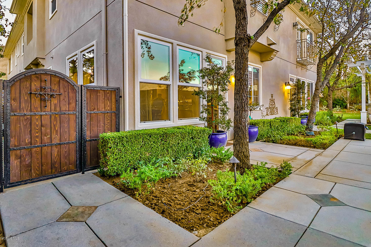 457 Vineyard Drive Simi Valley, CA 93065 - Photo 58 of 65 pBackyard9