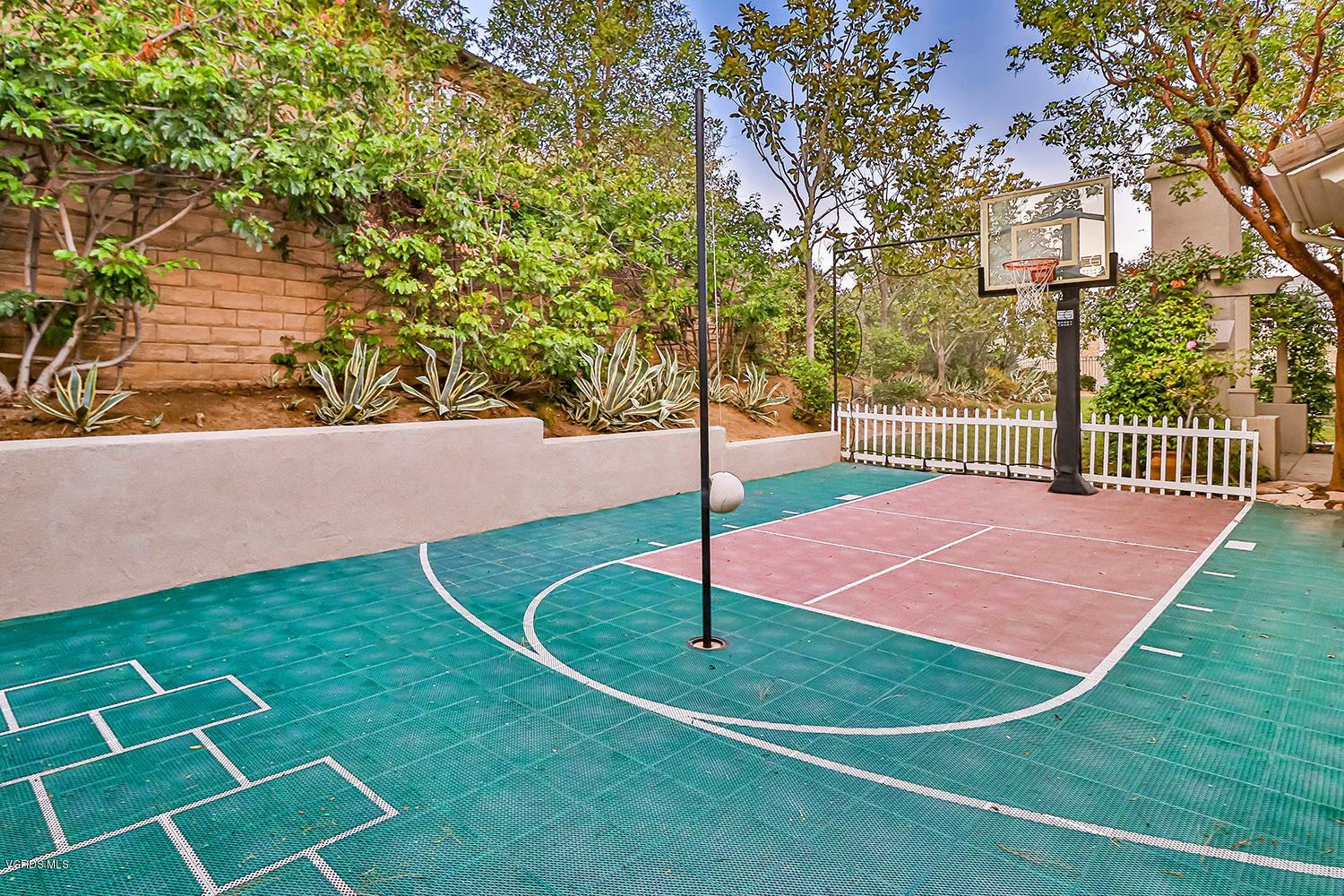 457 Vineyard Drive Simi Valley, CA 93065 - Photo 65 of 65 a view of a backyard