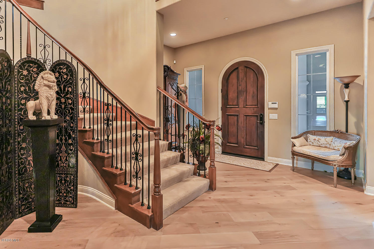 457 Vineyard Drive Simi Valley, CA 93065 - Photo 9 of 65 bEntry6