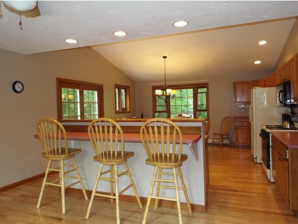 28 Albin Road Bow, NH 03304 - Photo 4 of 31