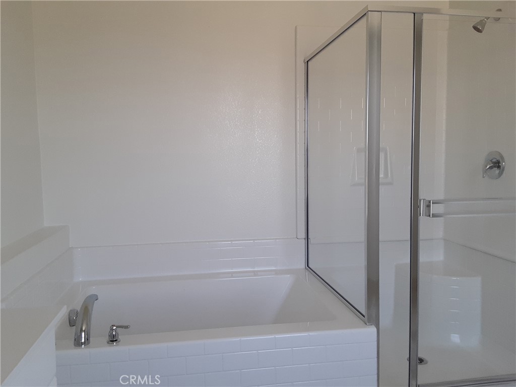 21108 Bison Mesa Road Riverside, CA 92507 - Photo 15 of 45 a close up of a bathtub