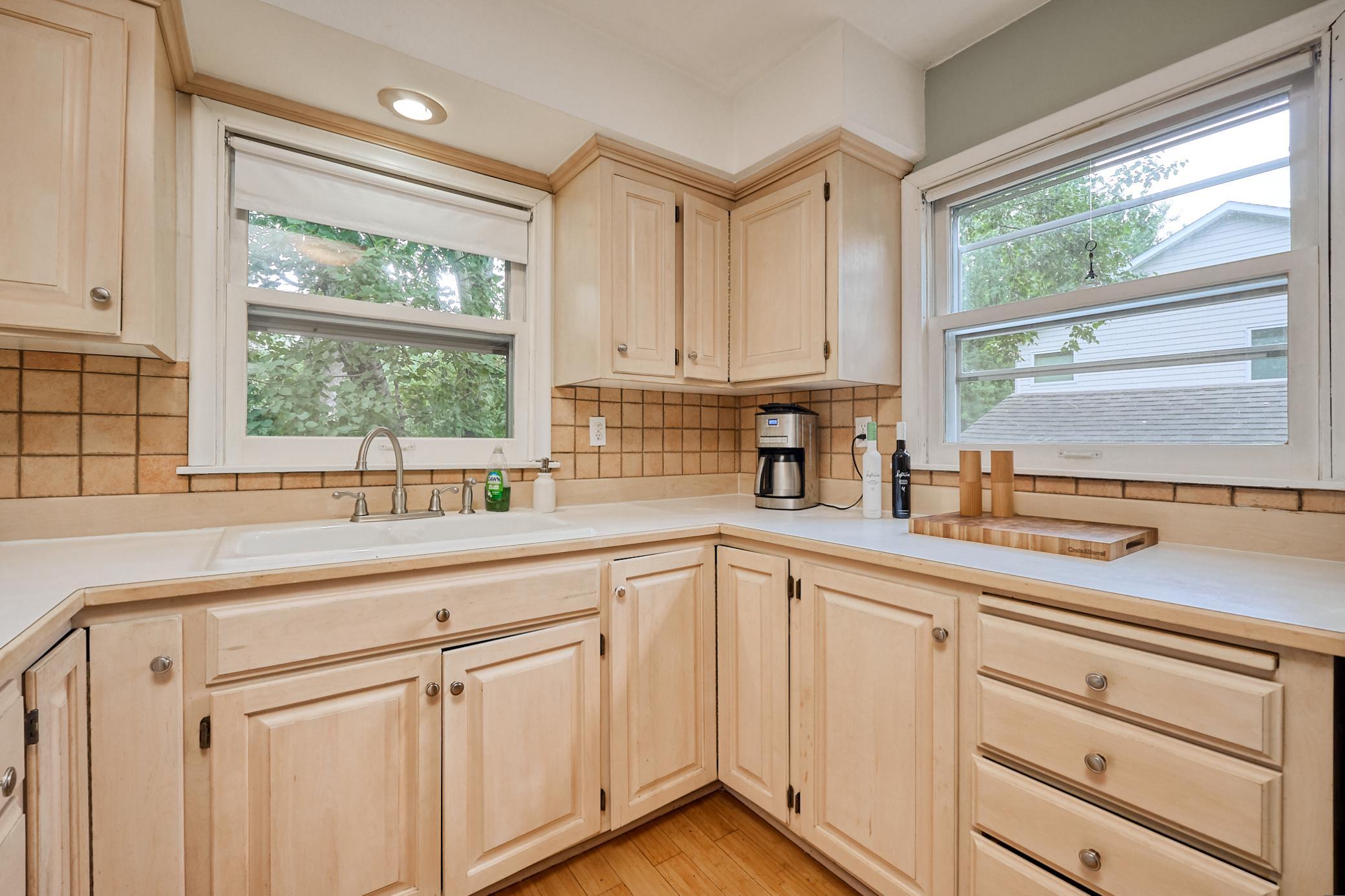 8801 Lakeview Road Bloomington, MN 55438 - Photo 13 of 42