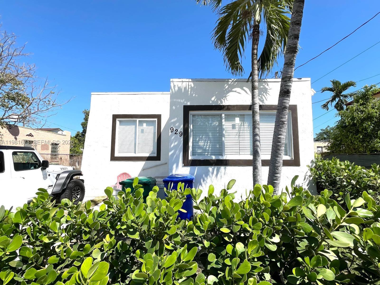 929 Southwest 12th Avenue, Unit 929 Miami, FL 33130 - Photo 4 of 18 a front view of a house with garden
