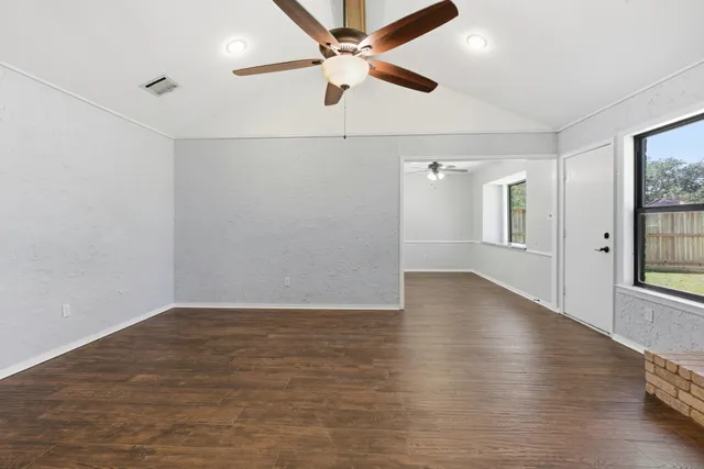 $1,900 | 3721 Avenue R, Rosenberg, TX 77471