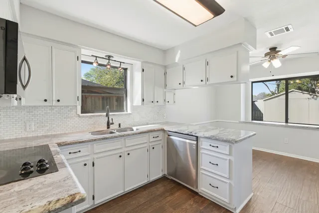 $1,900 | 3721 Avenue R, Rosenberg, TX 77471