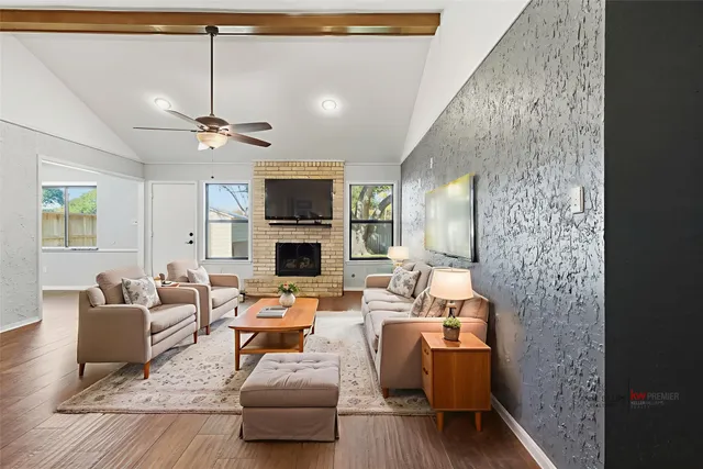 $1,900 | 3721 Avenue R, Rosenberg, TX 77471