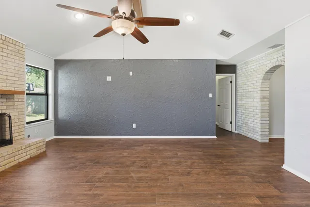 $1,900 | 3721 Avenue R, Rosenberg, TX 77471