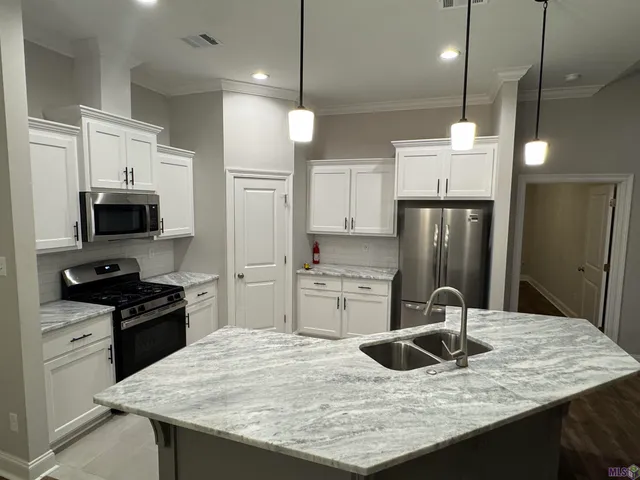 $335,000 | 10606 Highland Lakes Drive, Denham Springs, LA 70726